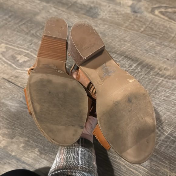 Heels - Picture 2 of 3